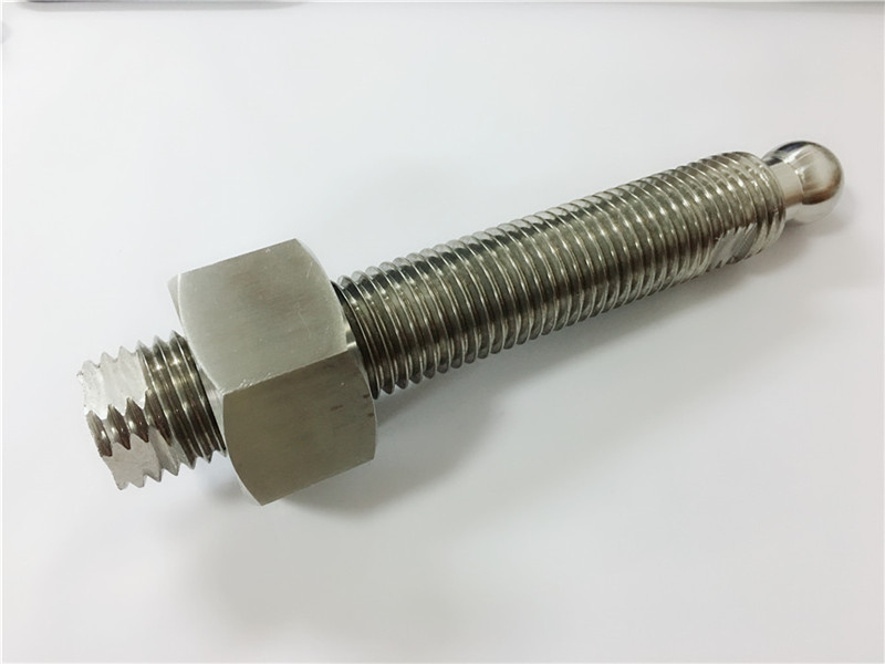 tilpassede høykvalitets cnc dreiebenk som dreier titan kulebolter